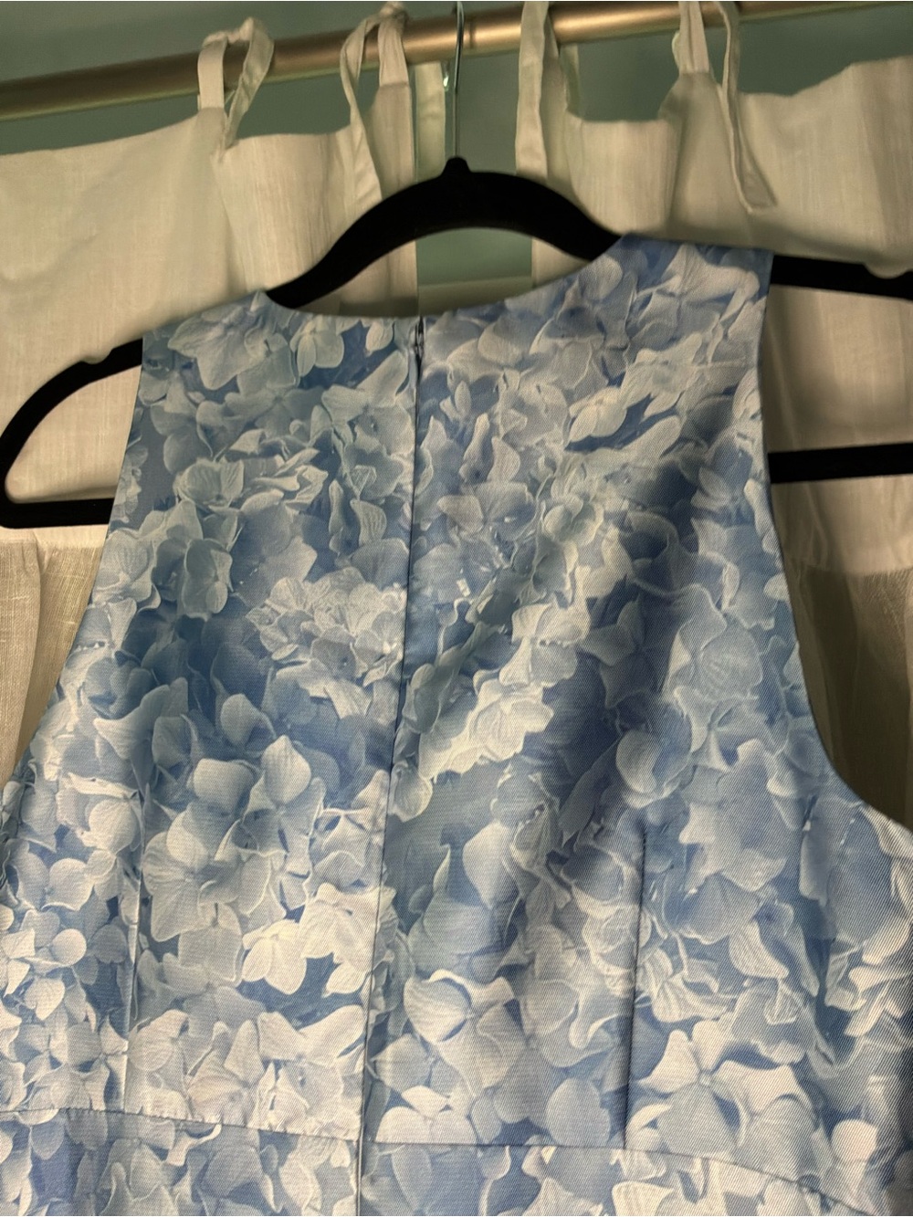 Sachin + Babi Sleeveless Light Blue Floral V-Neck Floor Length Formal Dress - Picture 9 of 10